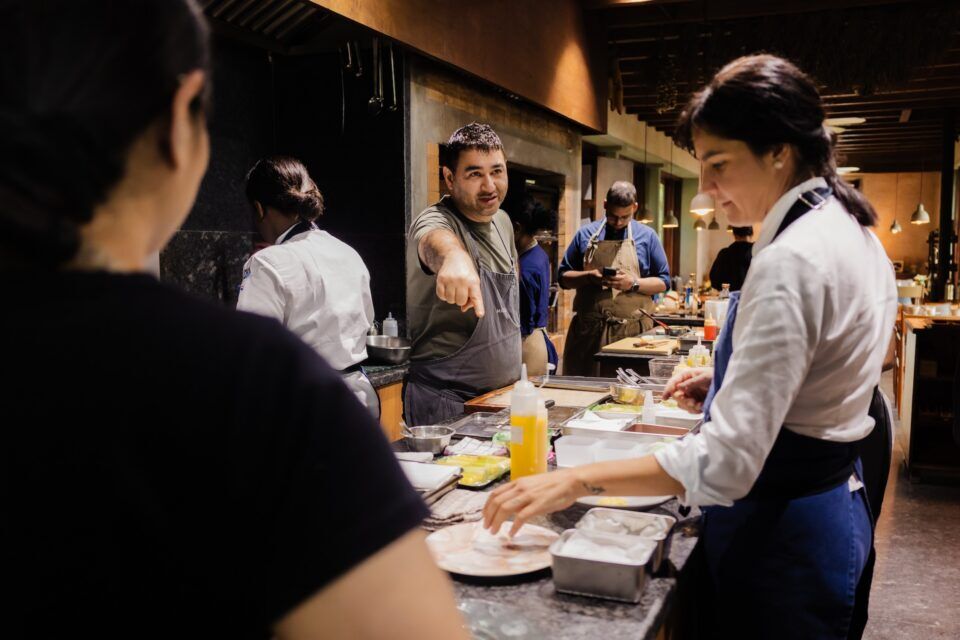 天黑后的 Naar 餐厅并不是你想象的那样 天黑后的 Naar 餐厅并不是你想象的那样