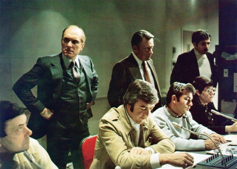 NETWORK, standing from left: Robert Duvall, William Holden, 1976