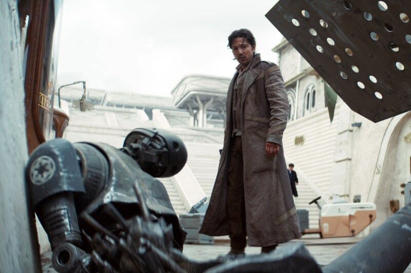 लुकासफिल्म के ANDOR सीज़न 2 में कैसियन एंडोर (डिएगो लूना), विशेष रूप से डिज़्नी+ पर। फोटो लुकासफिल्म के सौजन्य से। ©2025 लुकासफिल्म लिमिटेड और टीएम। सर्वाधिकार सुरक्षित।