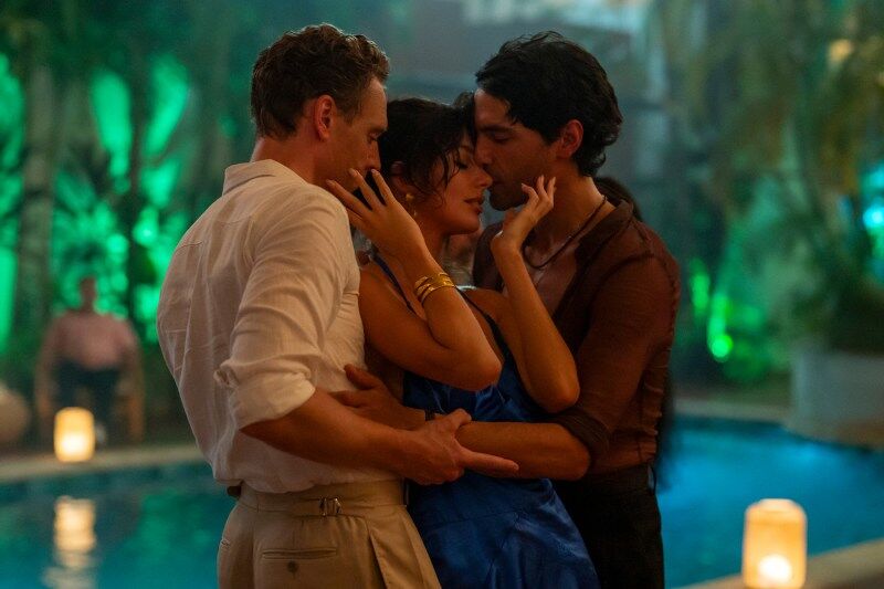 Tom Hiddleston as Jonathan Pine, Camila Morrone as Roxana, Diego Calva as Teddy in THE NIGHT MANAGER