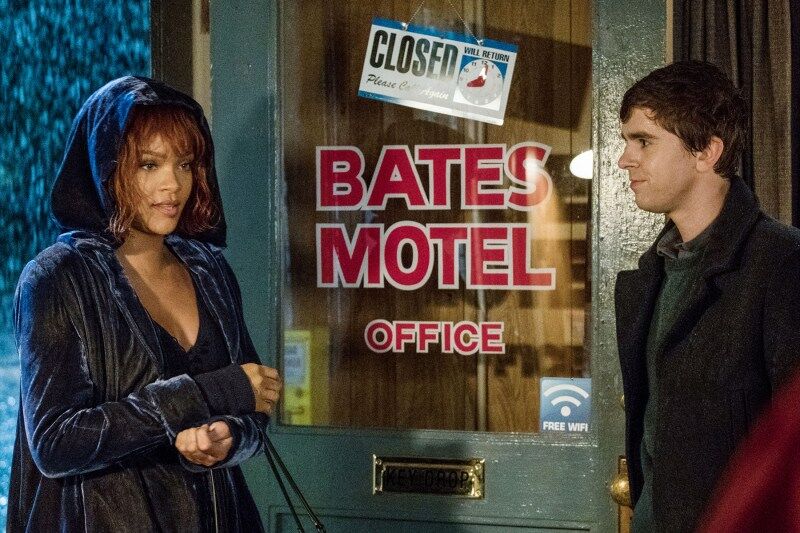 BATES MOTEL, l-r: Rihanna, Freddie Highmore in 'Marion' (Season 5, Episode 6, aired March 27, 2017). ph: Cate Cameron/©A&E/courtesy Everett Collection
